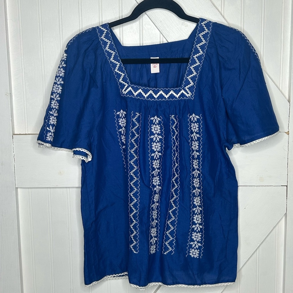 JW Blue Embroidered Women's Top Size Medium‎